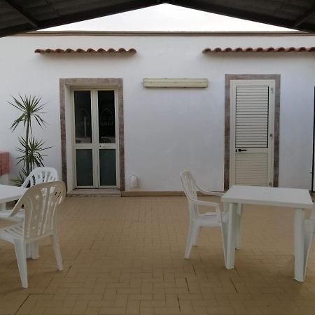 Hotel Sicilia Mare Porto Palo Exterior foto