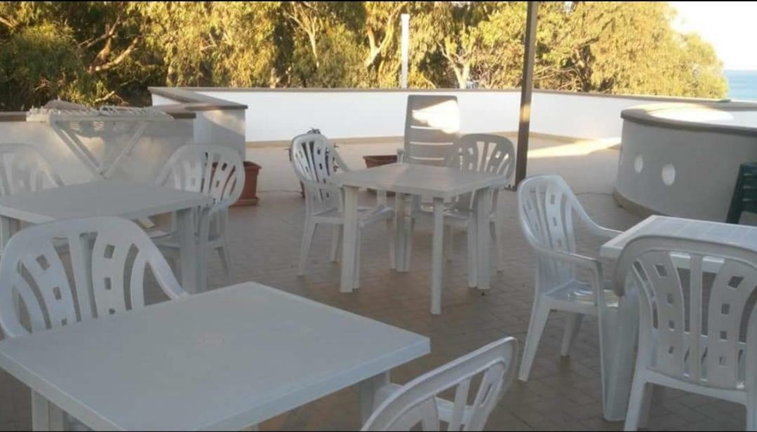 Hotel Sicilia Mare Porto Palo Exterior foto